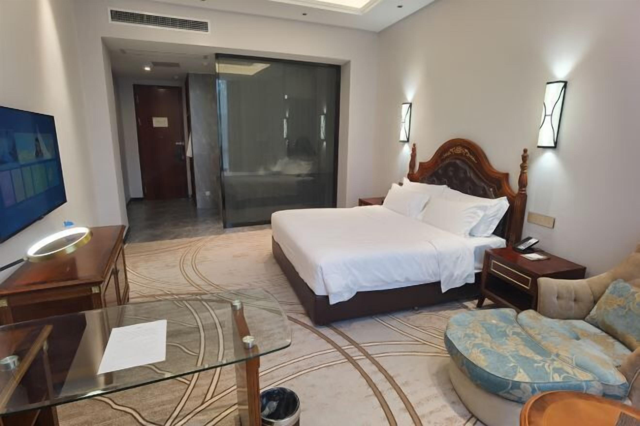 Cots/infant beds, alarm clocks