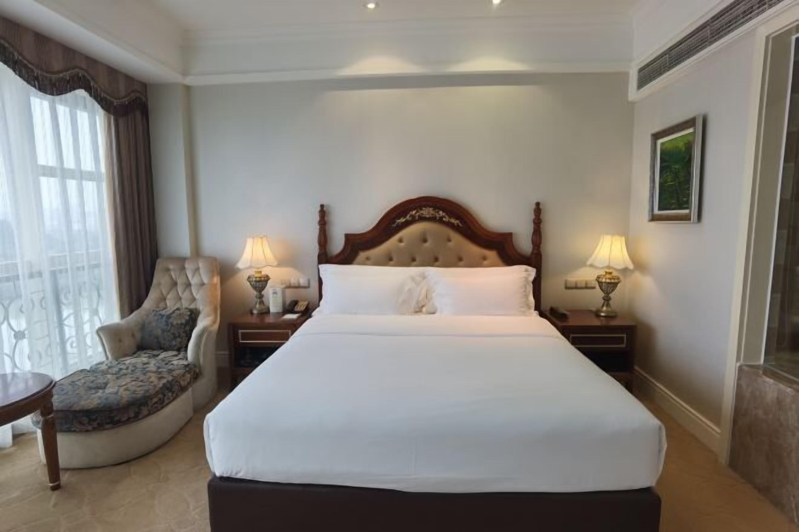 Cribs/infant beds, alarm clocks