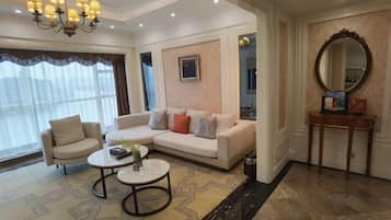 Cribs/infant beds, alarm clocks