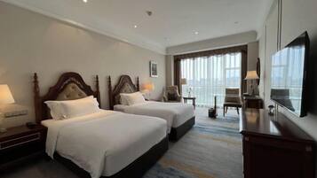 Cots/infant beds, alarm clocks