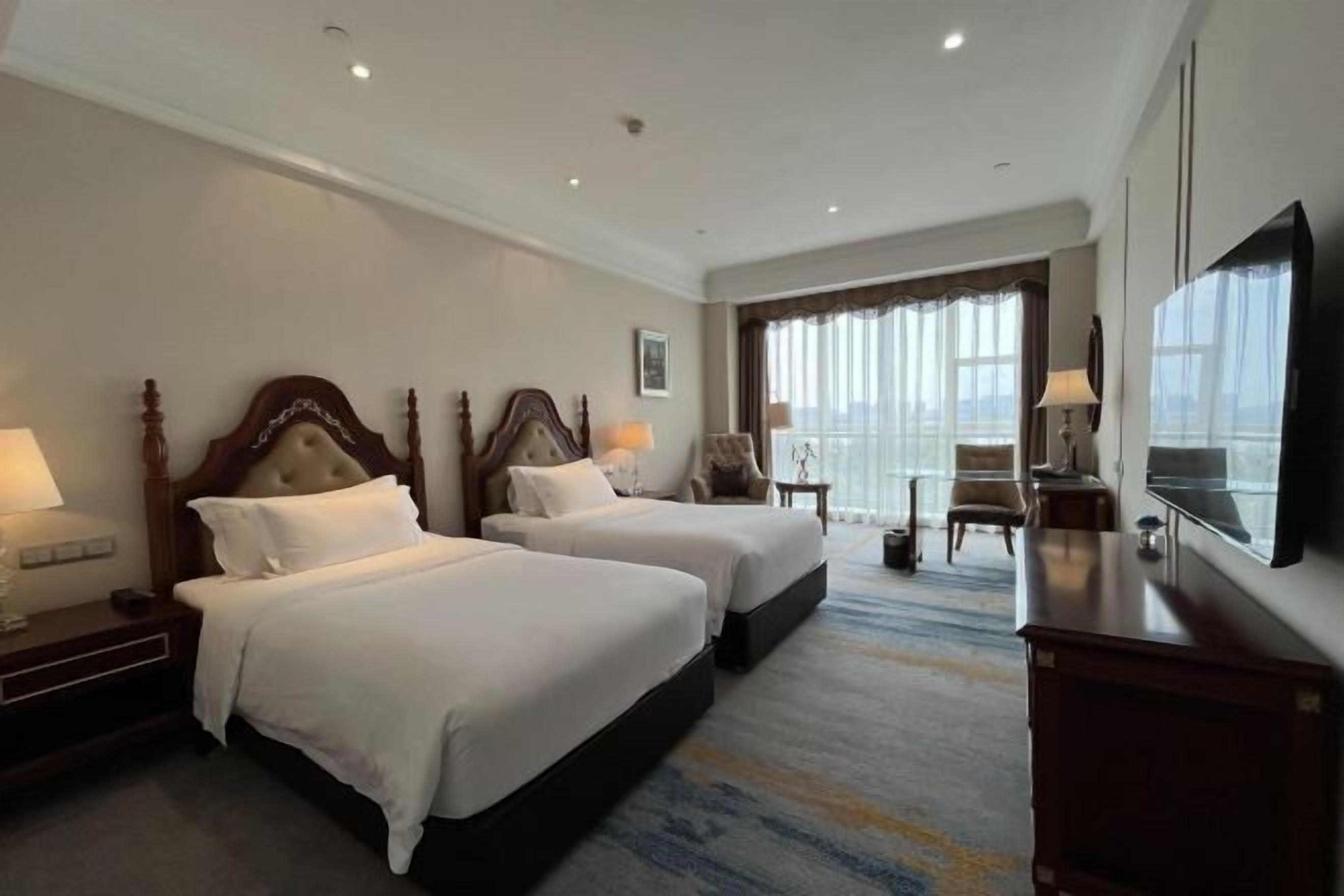 Cots/infant beds, alarm clocks