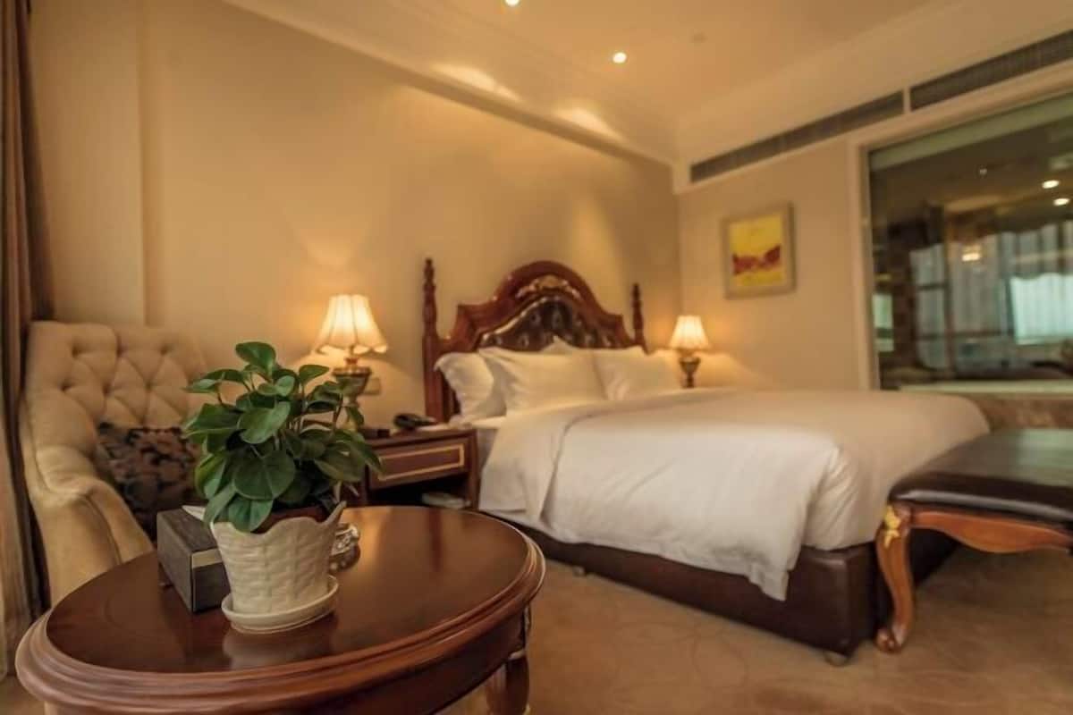 Cots/infant beds, alarm clocks