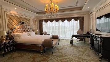 Cots/infant beds, alarm clocks