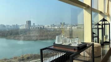 Cribs/infant beds, alarm clocks