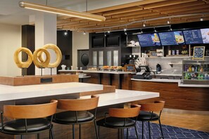 Breakfast and dinner served, American cuisine - Courtyard by Marriott Fort Worth at Alliance Town Center (Keller)