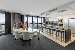 3 Bedroom Parkland Penthouse | Private kitchen
