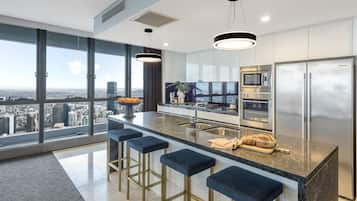 3 Bedroom Parkland Penthouse | Private kitchen | Full-sized fridge, microwave, stovetop, dishwasher