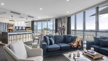 3 Bedroom South Bank Penthouse | Living area
