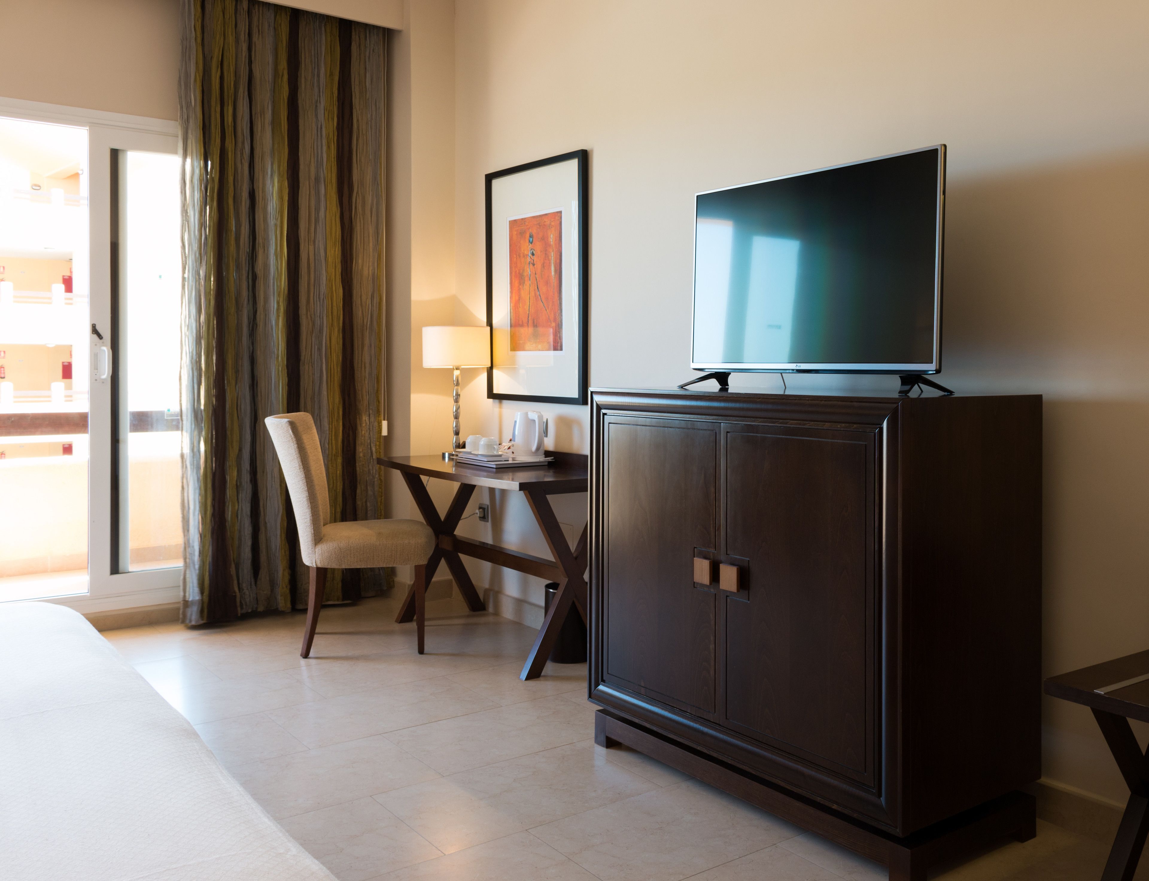 Työpöytä, äänieristys, ilmaiset vauvansängyt, ilmainen Wi-Fi