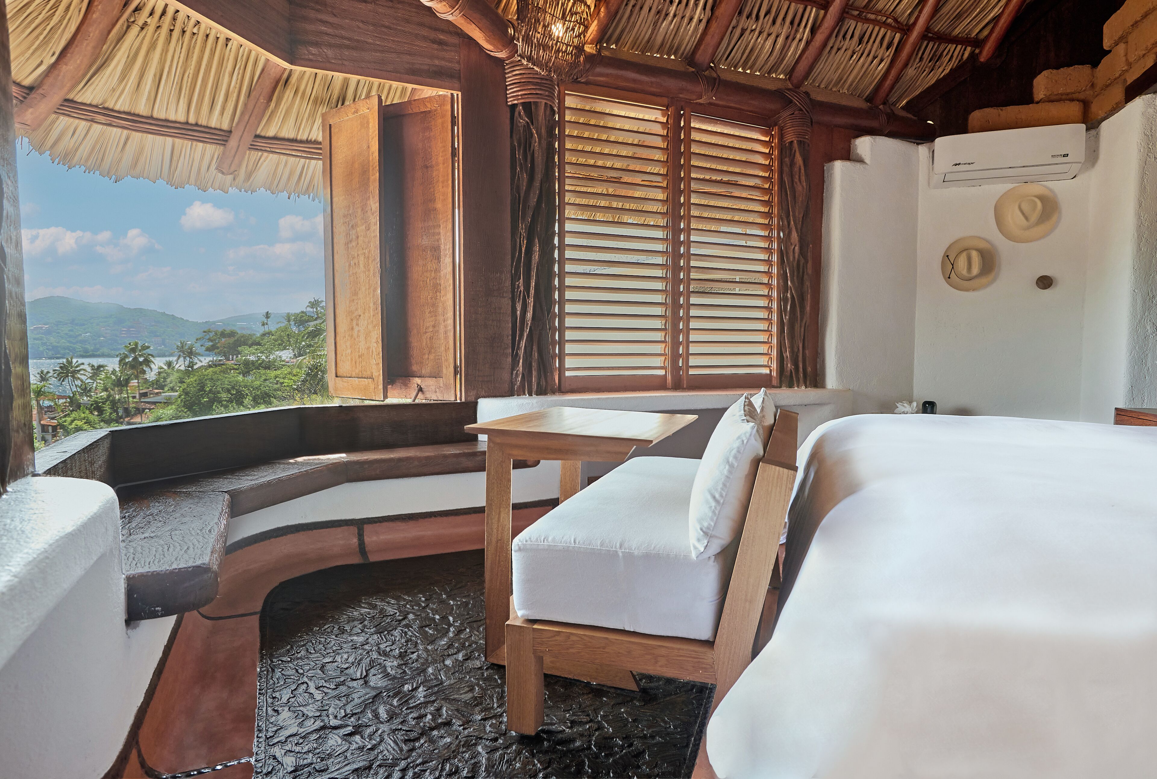 全景客房 | 高档床上用品、羽绒被、记忆海绵床垫、迷你吧