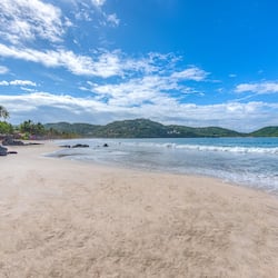 Trên bãi biển