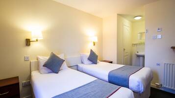 Habitación estándar con 2 camas individuales, 2 camas individuales | Escritorio, insonorización, tabla de planchar con plancha y wifi gratis