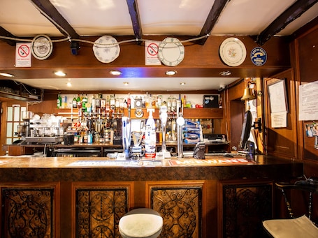 Bar (in der Unterkunft). The Longforgan Coaching Inn