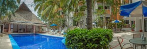 Outdoor pool - Hotel Costa Brava (Manzanillo)
