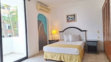 Suite, 3 Bedrooms | Desk, bed sheets