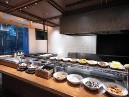 Bữa sáng buffet hàng ngày với phụ phí nhỏ
