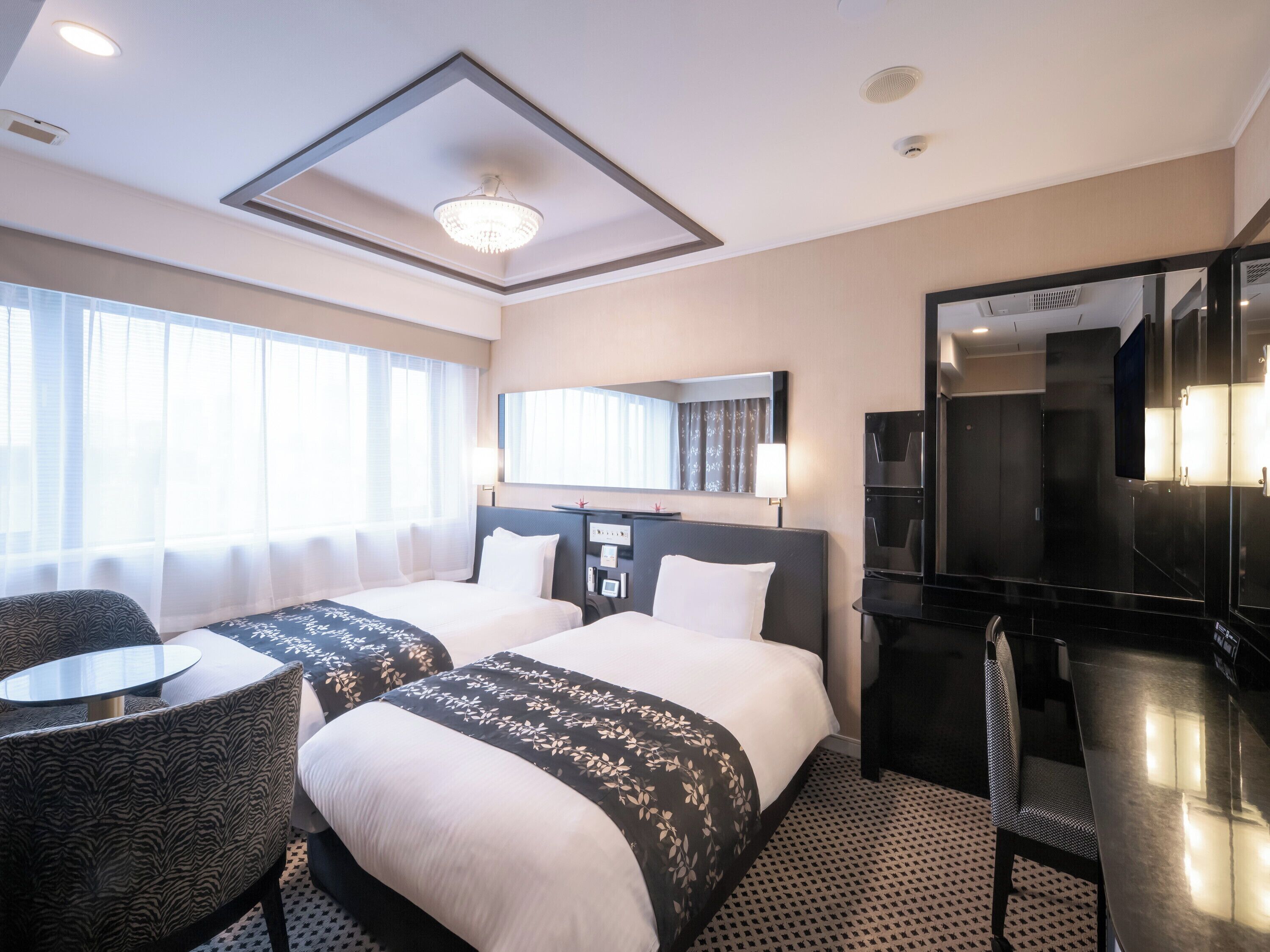 ห้องดีลักซ์ทวิน, 2 ห้อ  งนอน | เครื่องนอนระดับพรีเมียม, ผ้านวมขนเป็ด, โต๊ะทำงาน, ผ้าม่านกันแสง