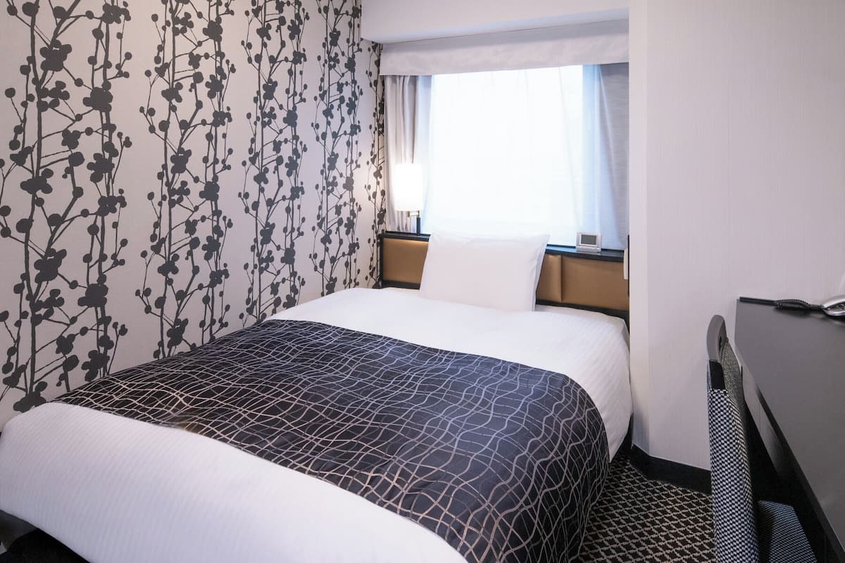 シングルルーム 禁煙 (Near Shinjuku, Ikebukuro, Ueno) | 高級寝具、羽毛の掛け布団、デスク、遮光カーテン