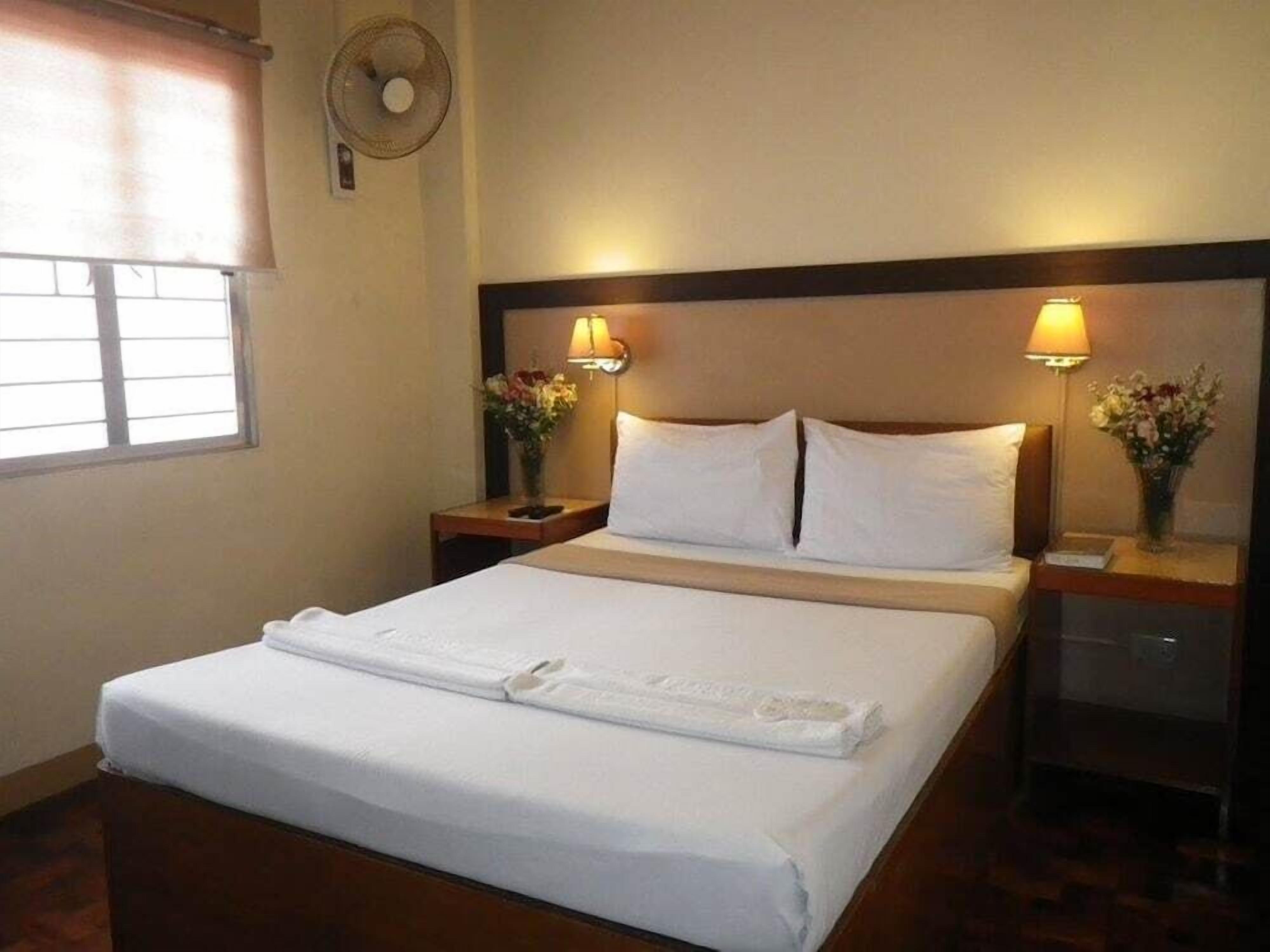 Een minibar, gratis wifi, beddengoed