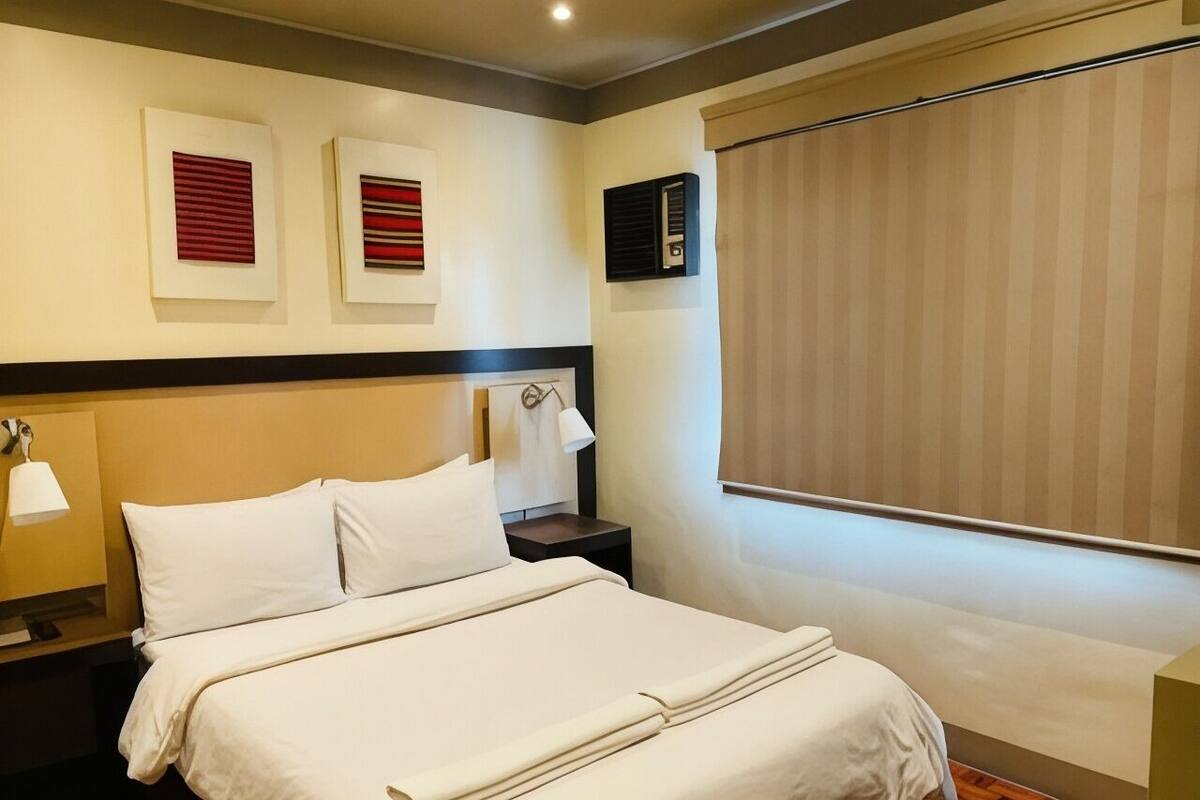 Een minibar, gratis wifi, beddengoed