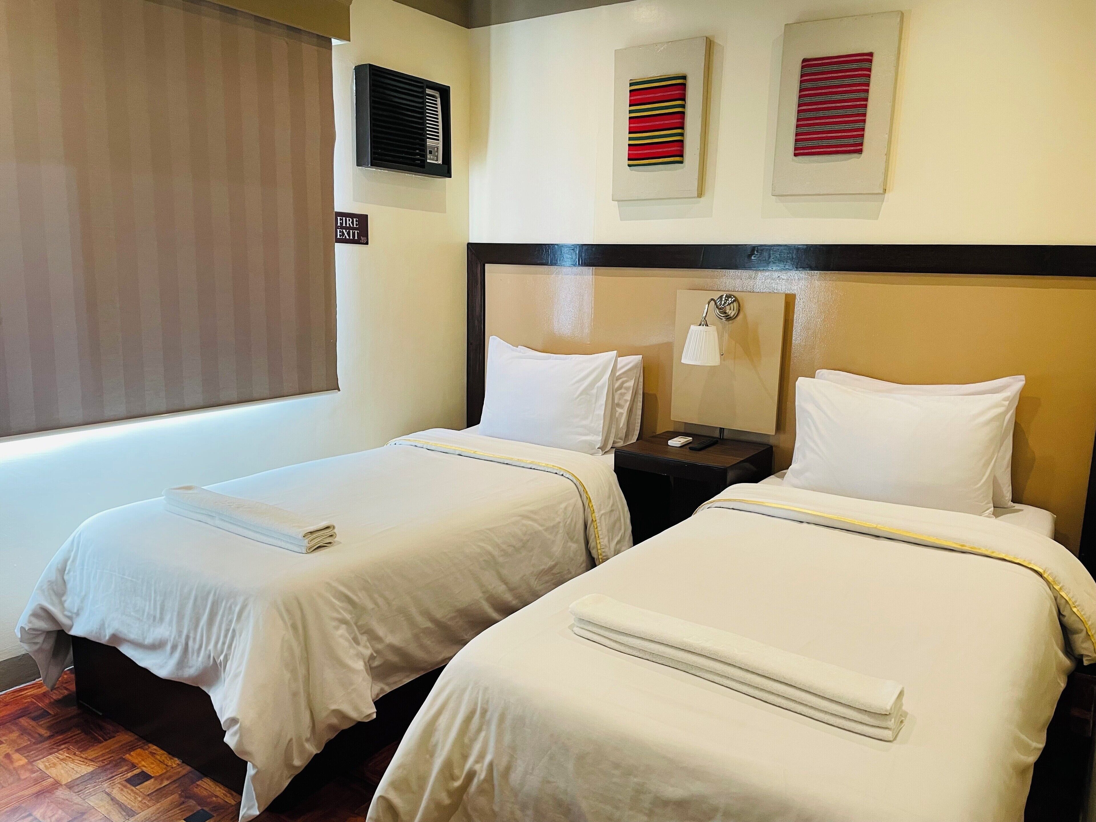 Deluxe Room, 2 Twin Beds | Minibar, WiFi (free), bed sheets