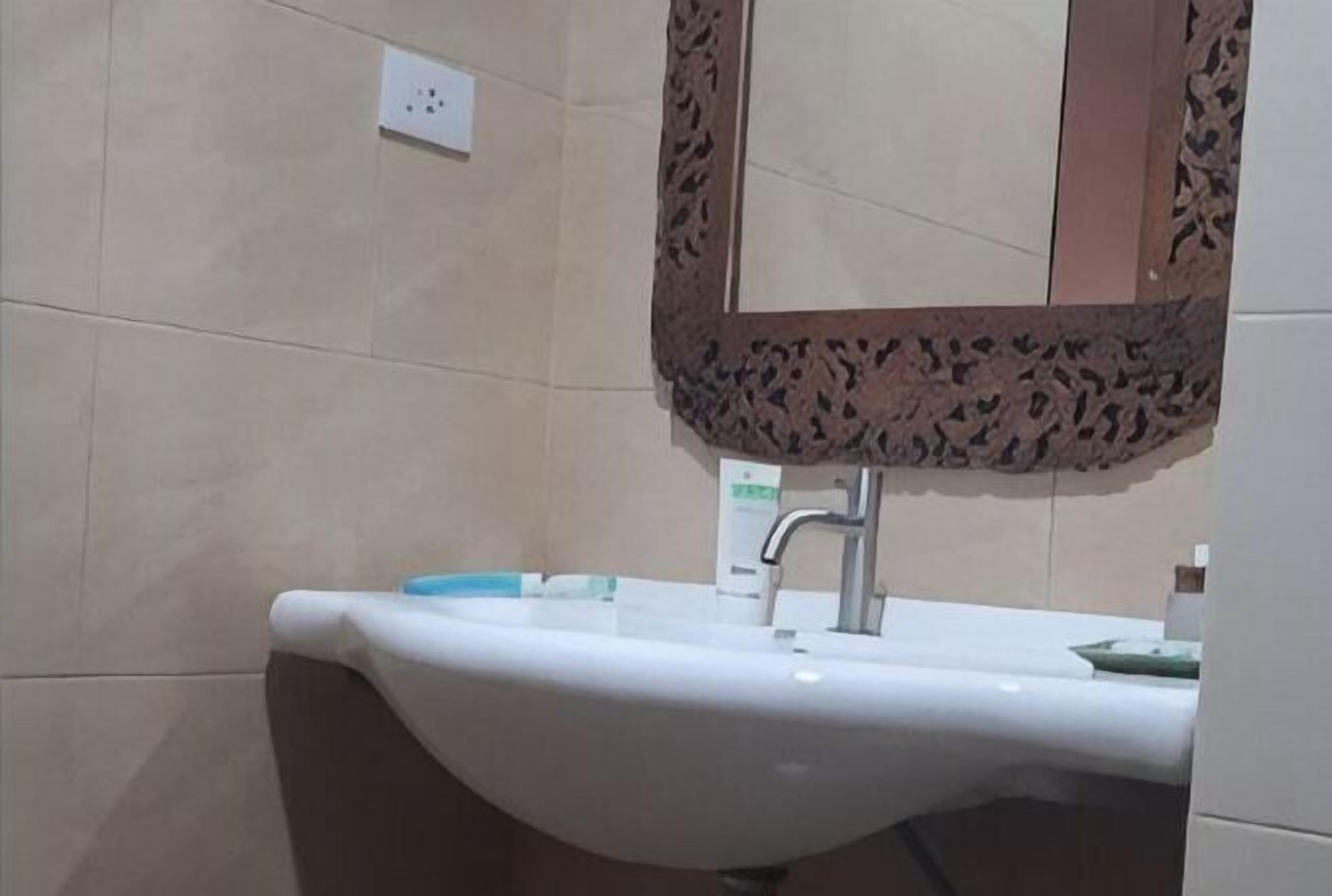 Baño | Regadera, amenidades de baño gratuitas, toallas 
