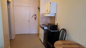 Standard Room, 2 Queen Beds, Kitchenette | Private kitchenette | Fridge, microwave