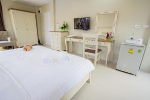 Minibar, Schreibtisch, Verdunkelungsvorhänge, Zustellbetten