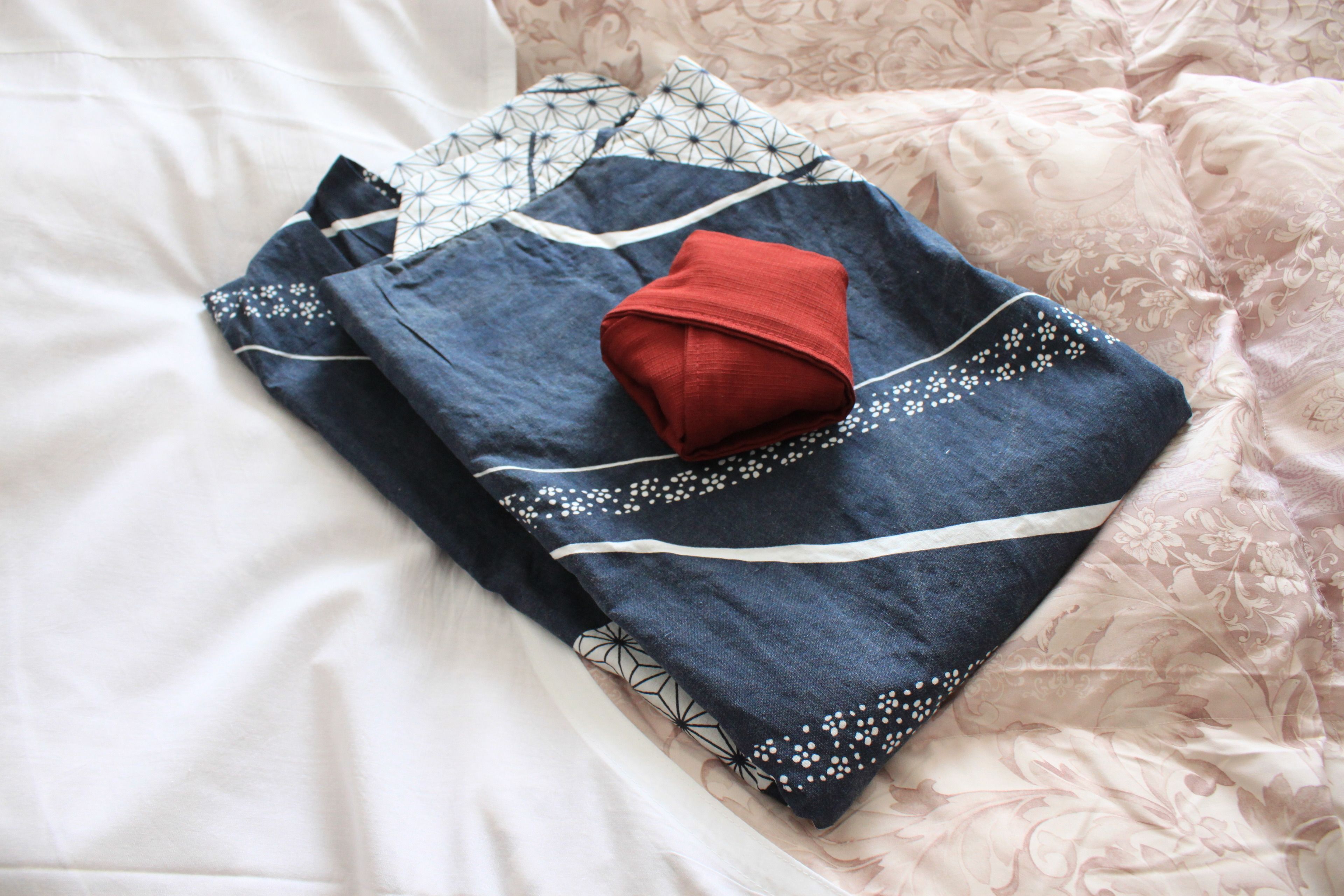 combined shower/bathtub, deep-soaking bathtub, free toiletries