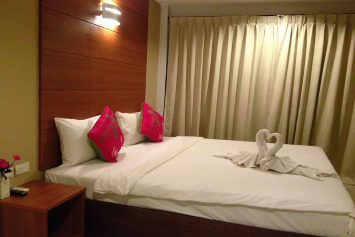 Minibar, desk, blackout drapes, rollaway beds