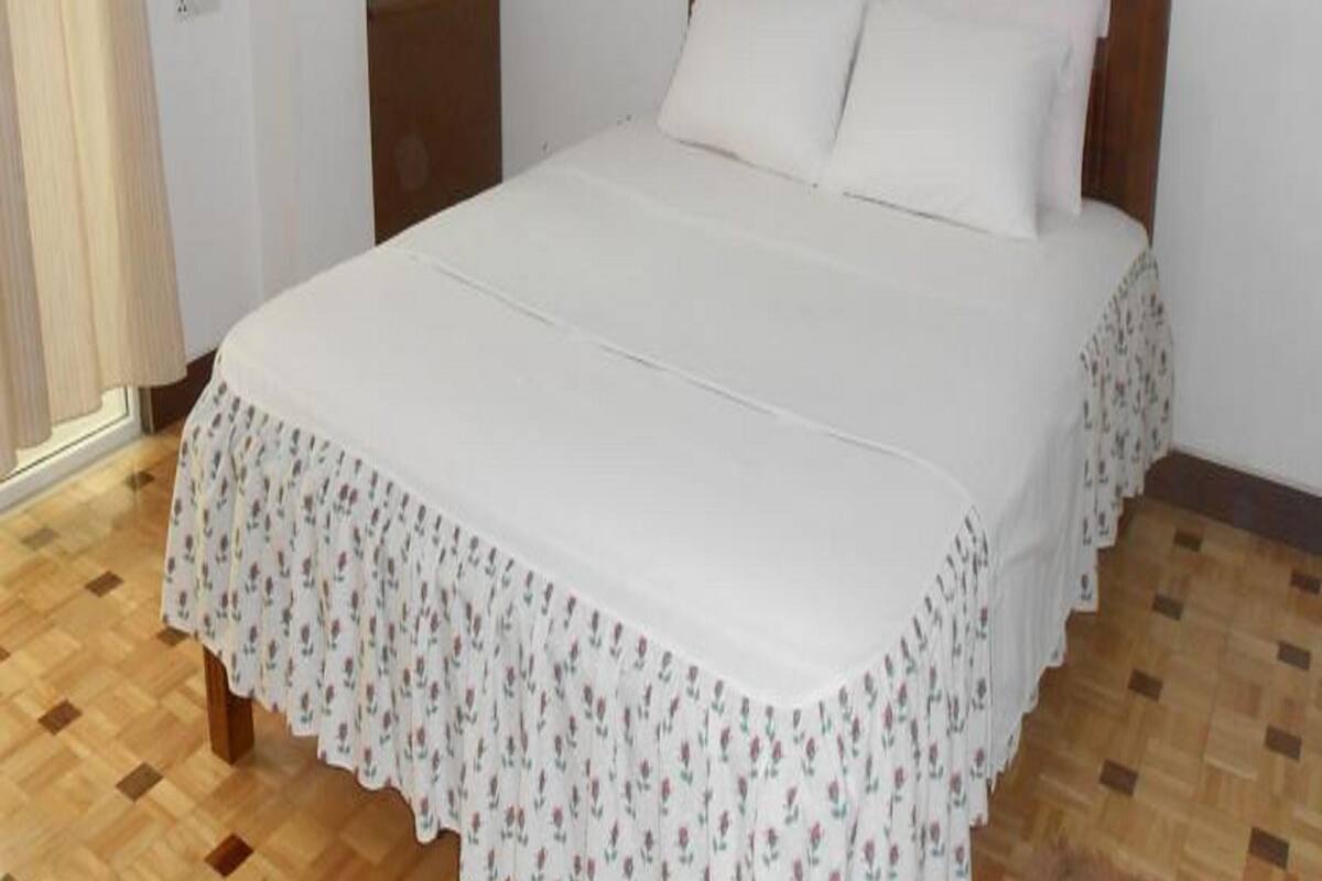 Desk, iron/ironing board, rollaway beds, free WiFi