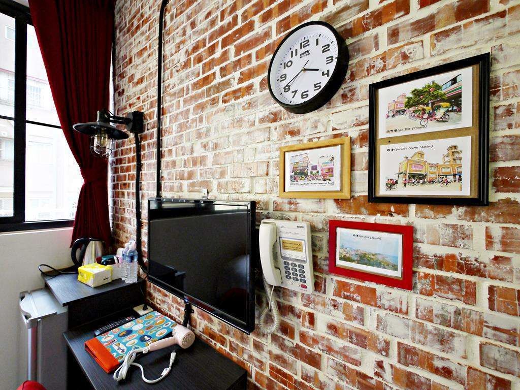 premium bedding, down duvets, desk, soundproofing