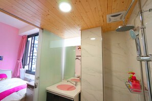 Standard Twin Room | Premium bedding, down comforters, desk, soundproofing - LaiChiTe Hotel Love River (Kaohsiung)