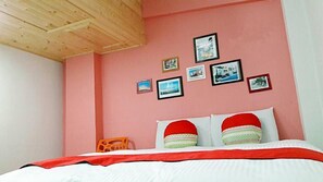 Biancheria da letto di alta qualità, copriletto in piuma, una scrivania