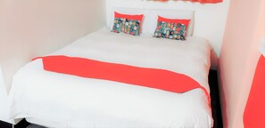 Quadrupla Deluxe | Biancheria da letto di alta qualità, copriletto in piuma, una scrivania