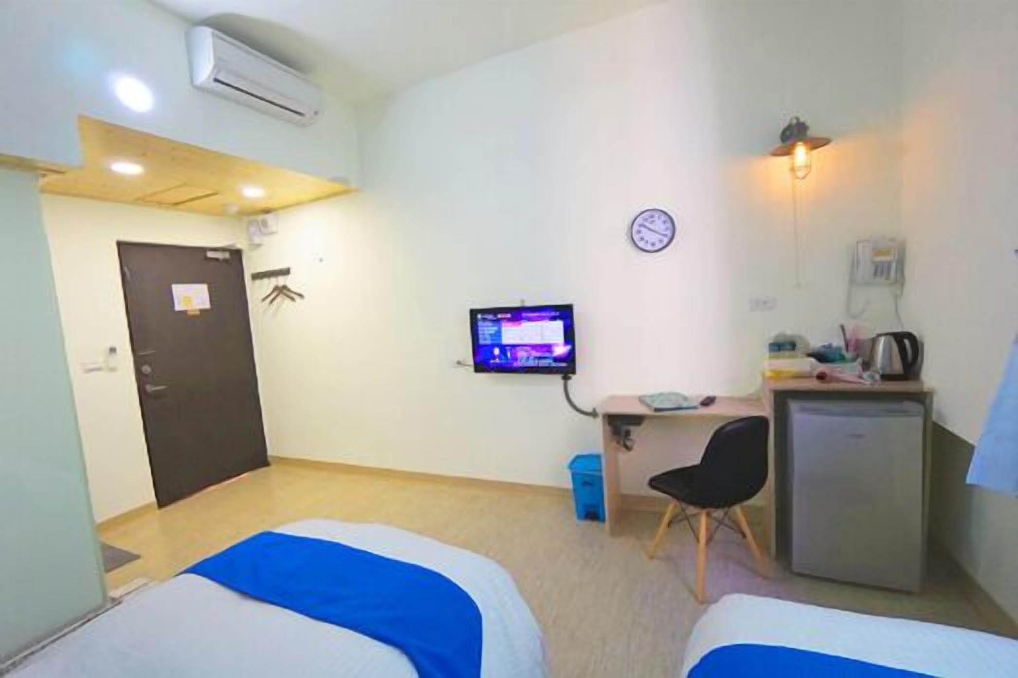 premium bedding, down duvets, desk, soundproofing