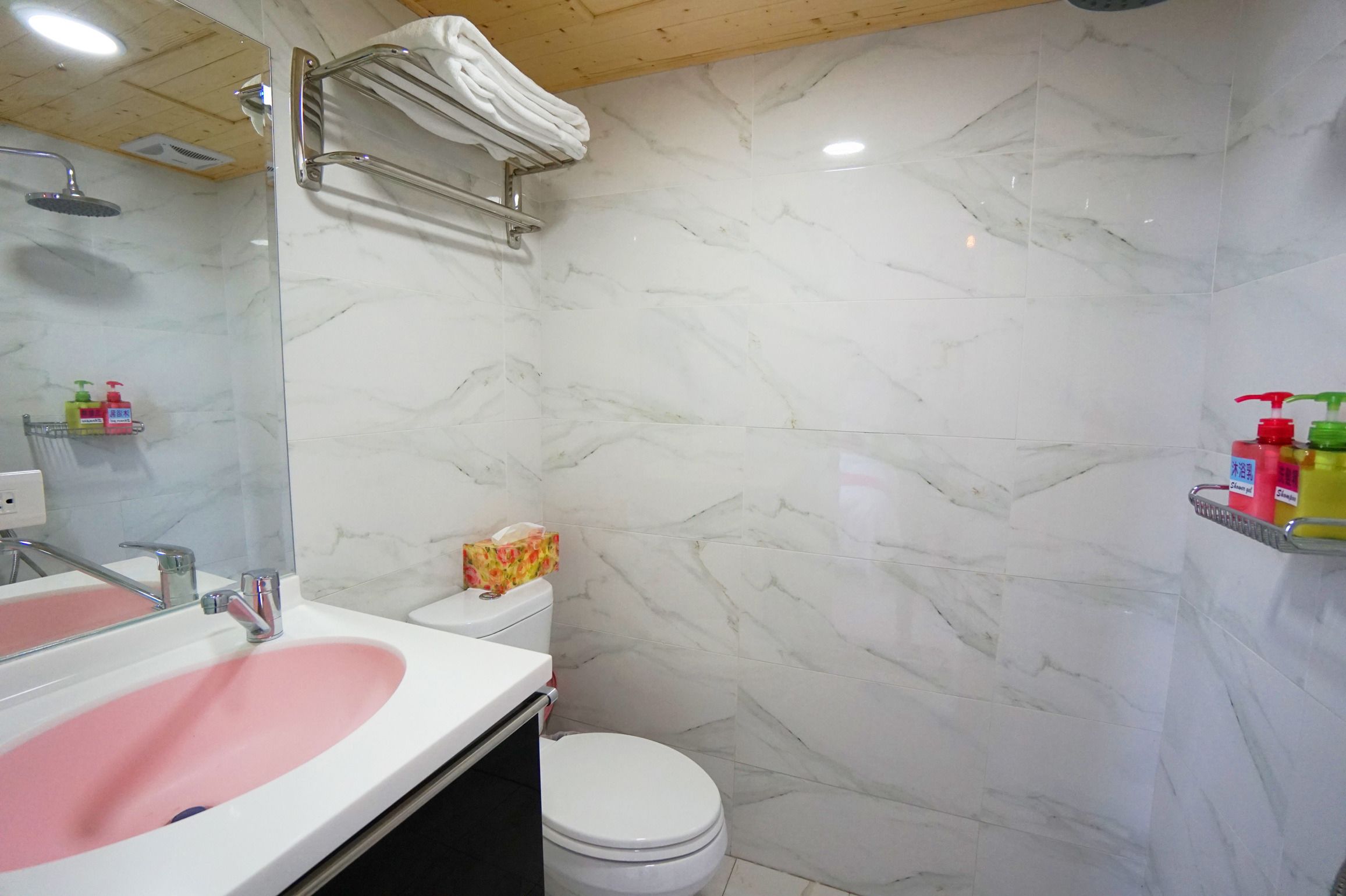 standard twin room | premium bedding, down duvets, desk, soundproofing