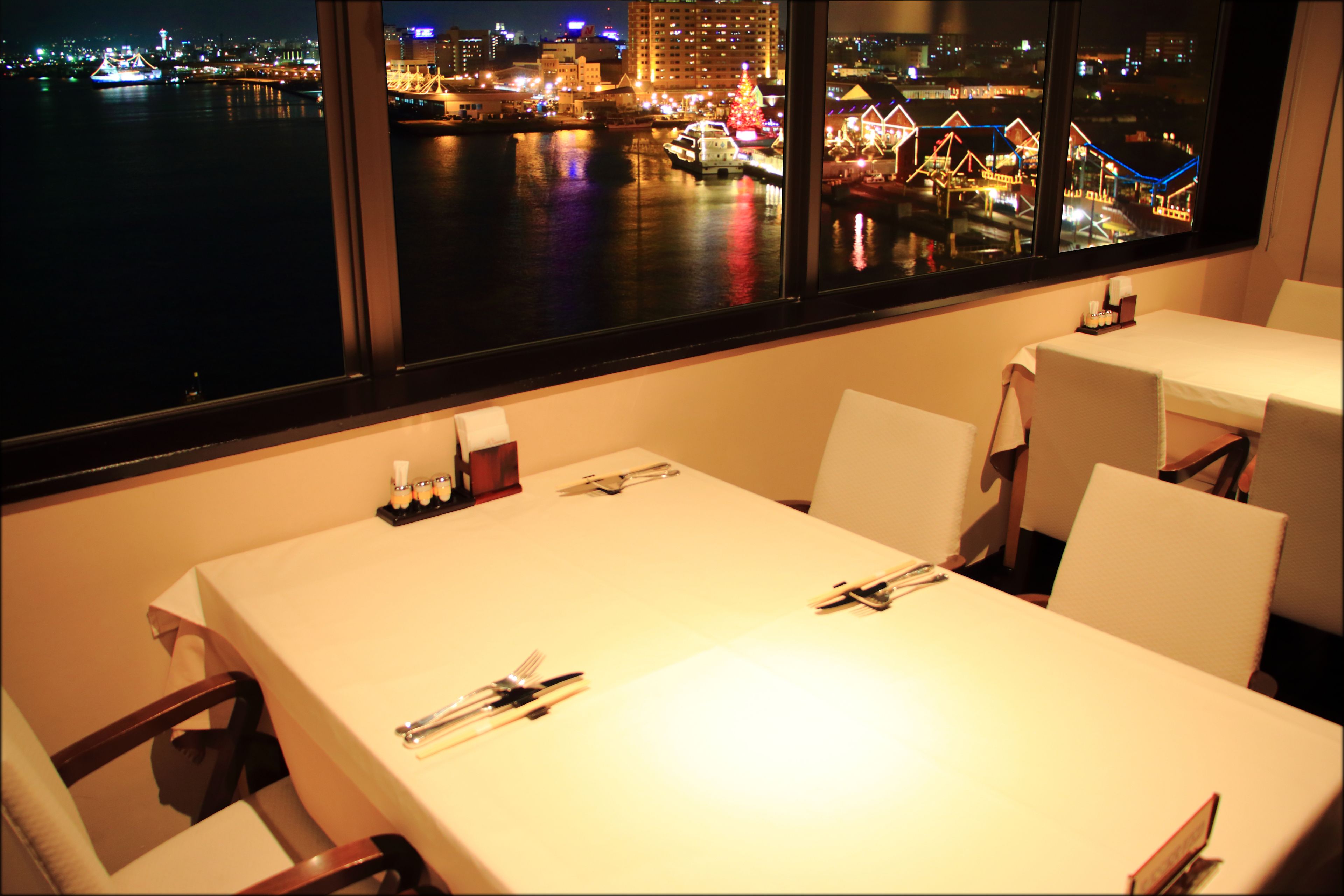 lunch and dinner served