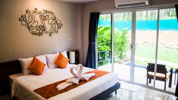 Villa with Private Pool | Minibar, caja de seguridad en la habitación y decoración personalizada