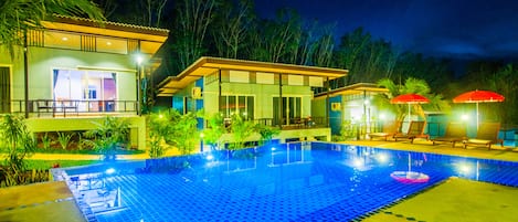 Studio, Terrasse, Poolblick