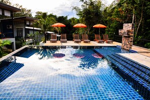 Outdoor pool, pool loungers - Chomphu Resort Khaolak (Takua Pa)