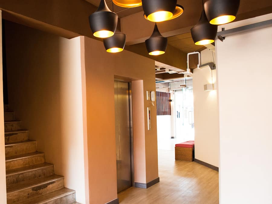 Área de estar no saguão