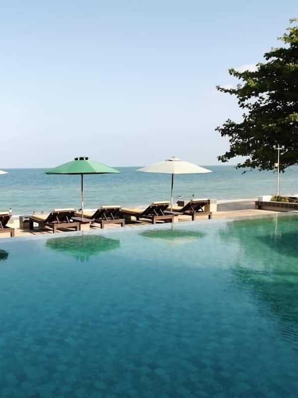 Outdoor pool, pool umbrellas, sun loungers