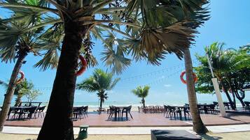 32-inch TV with cable channels