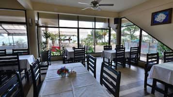 Breakfast, lunch, dinner served; seafood, beach views