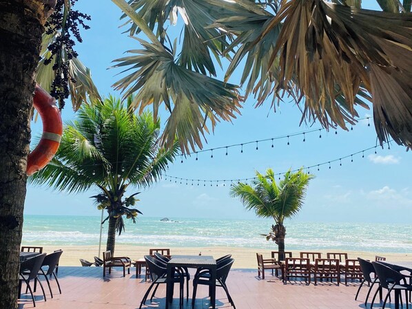 Front of property - Alongkot Beach Resort Khanom (Khanom)