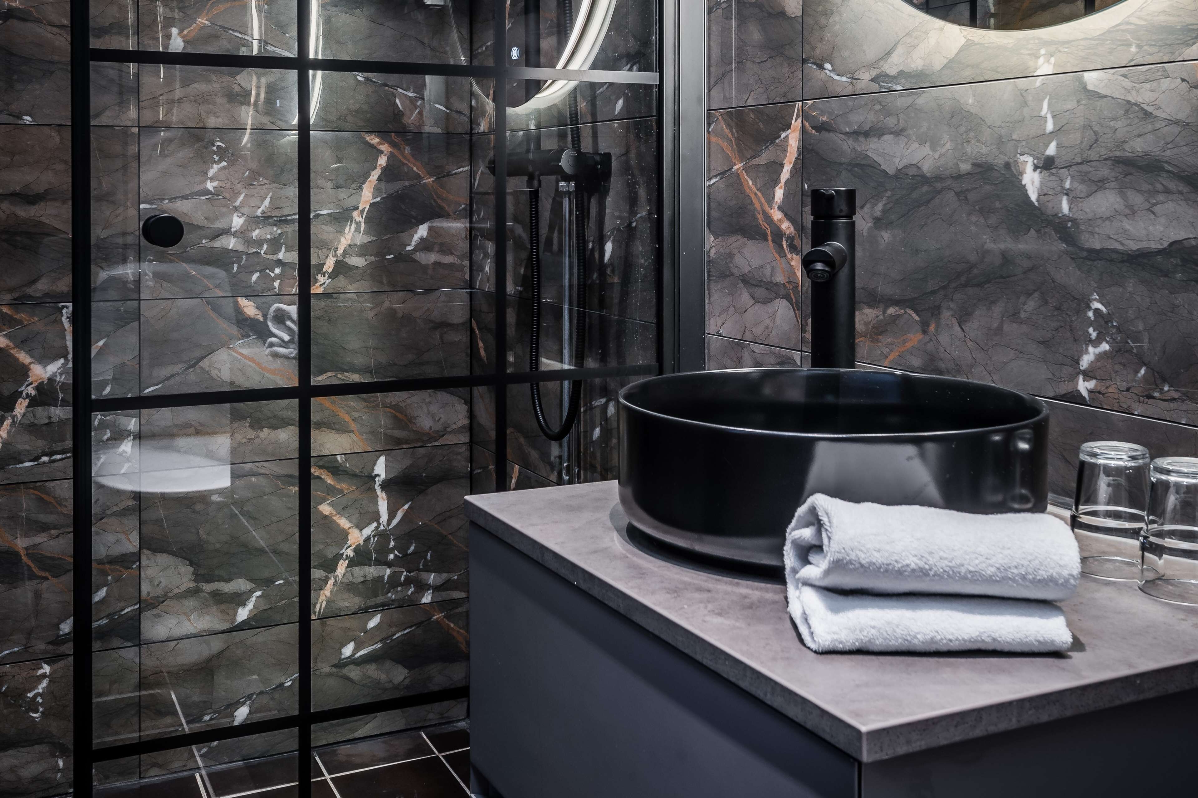 shower, free toiletries, hair dryer, towels