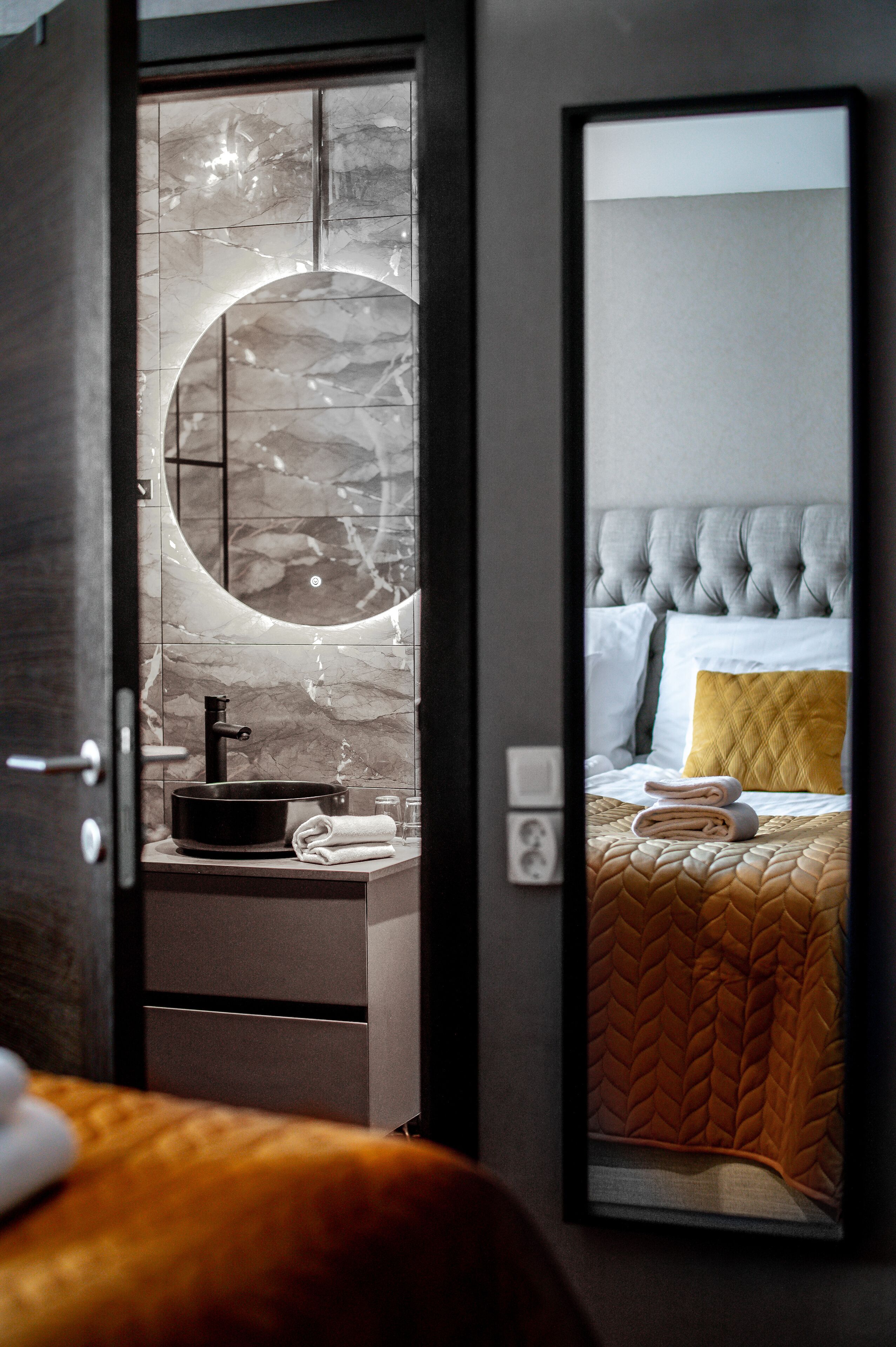 Standard Room, 1 King Bed, Non Smoking | Desk, blackout curtains, free cots/infant beds, free WiFi