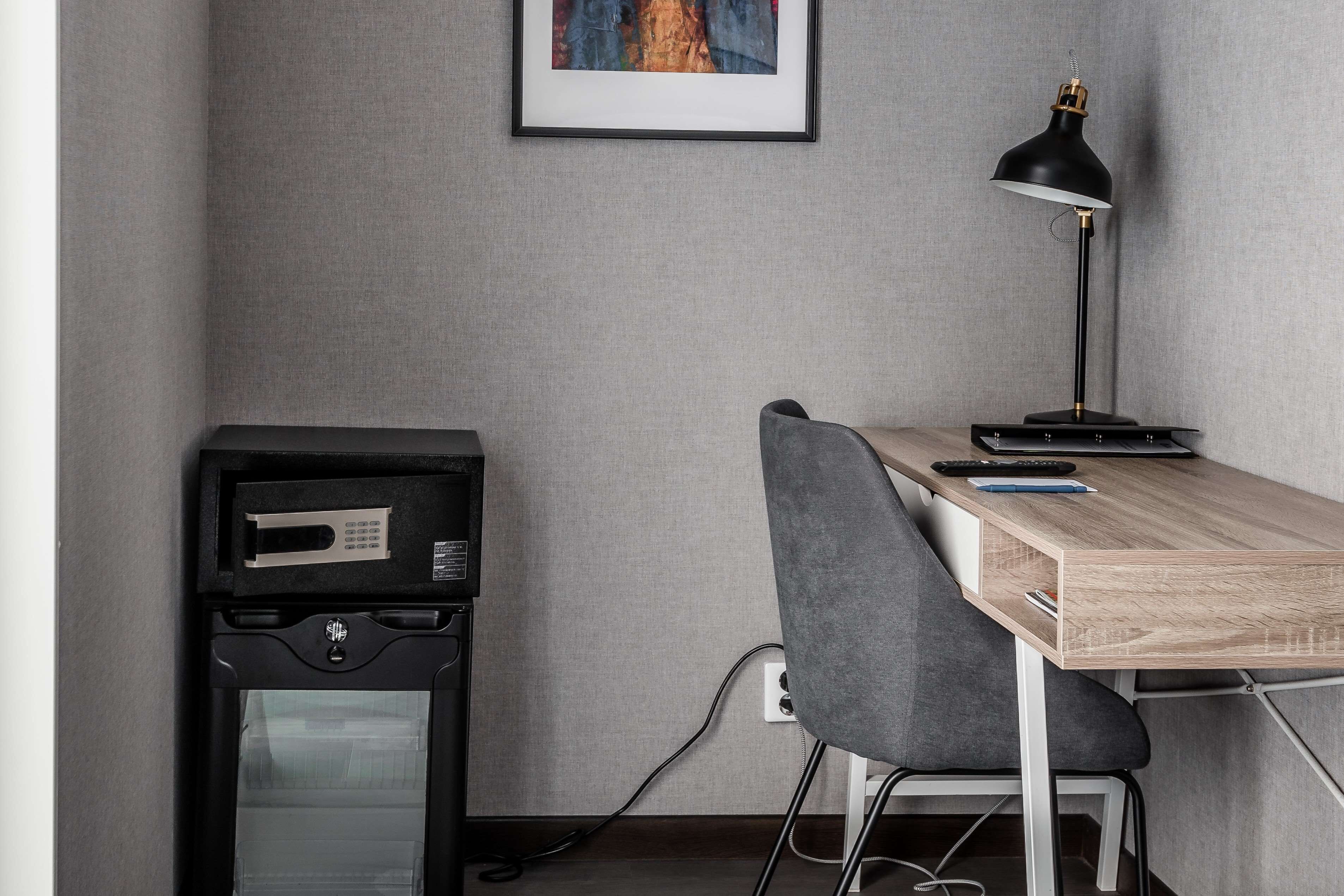 1 bedroom, desk, blackout curtains, free cots/infant beds