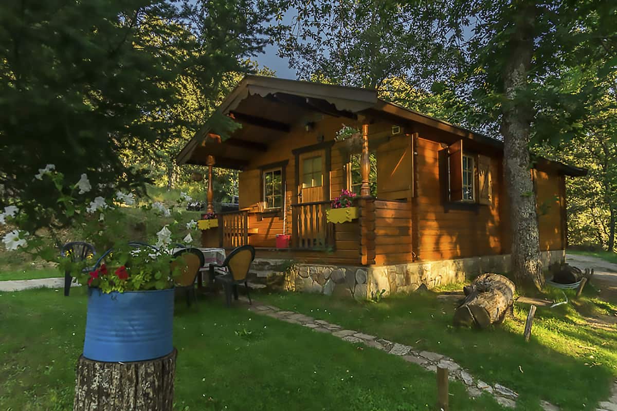 Bungalow, 2 Bedrooms | Premium bedding, soundproofing, free cribs/infant beds, free WiFi